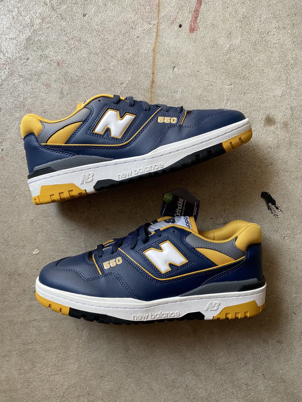 New Balance New Balance 550 michigan navy gold DEADSTOCK Size US 10.5 / EU 43-44 - 2 Thumbnail