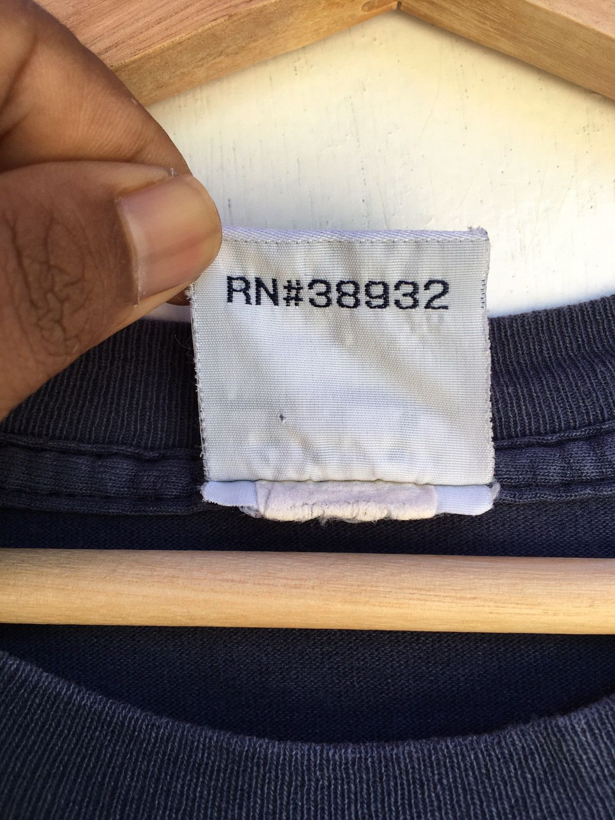 Neighborhood Vintage 90s Neighborhood Skateboard L.A Big Logo Tshirt Size US L / EU 52-54 / 3 - 14 Thumbnail
