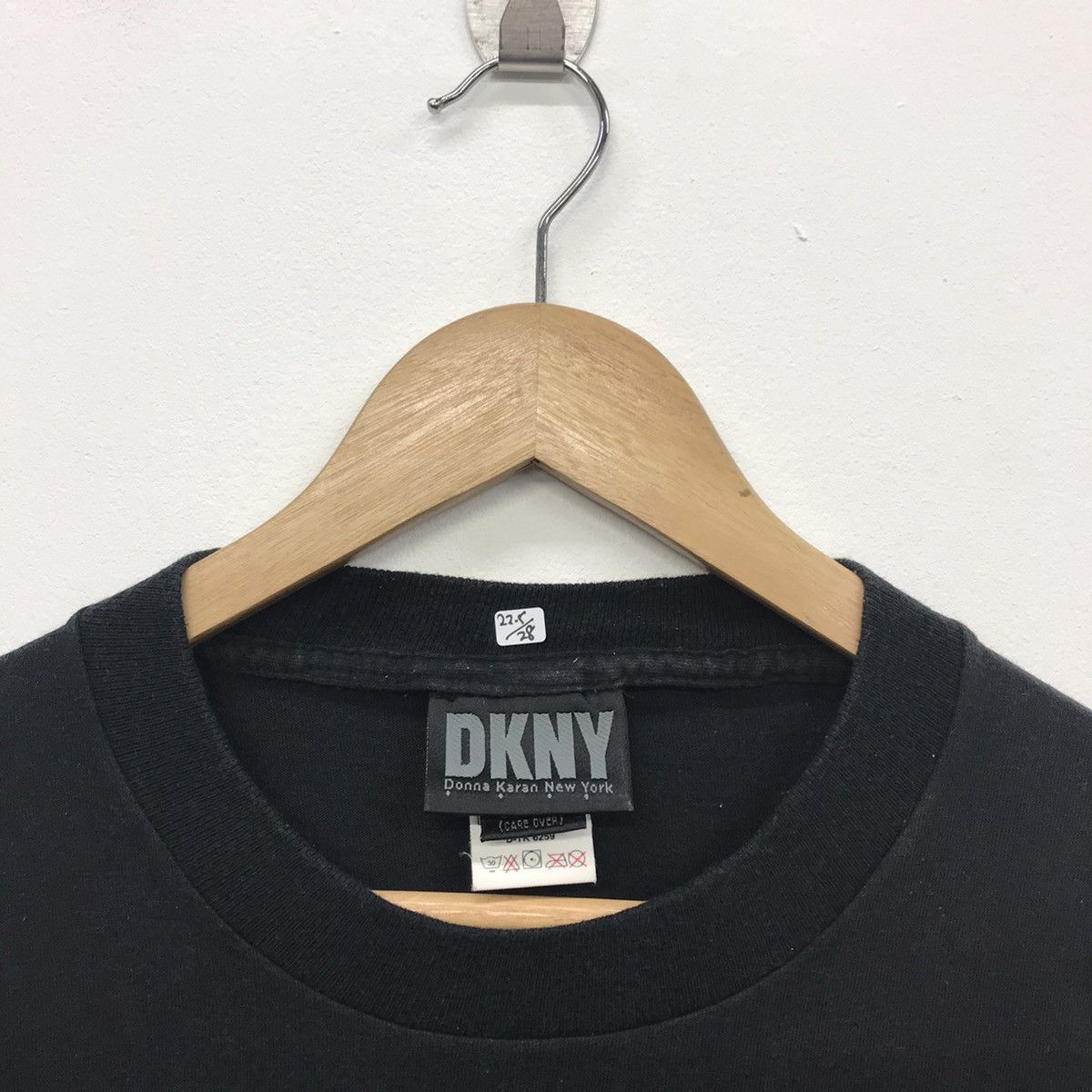 DKNY × Vintage Rare!! Vintage DKNY Big Logo Tees men clothing Size US M / EU 48-50 / 2 - 3 Thumbnail
