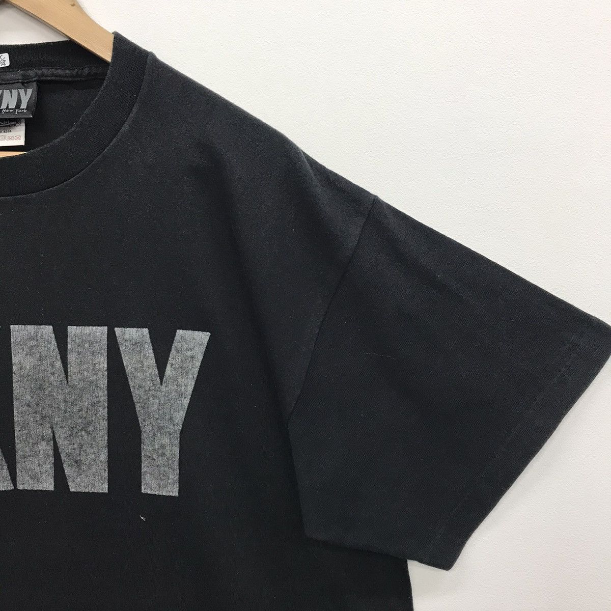 DKNY × Vintage Rare!! Vintage DKNY Big Logo Tees men clothing Size US M / EU 48-50 / 2 - 4 Thumbnail