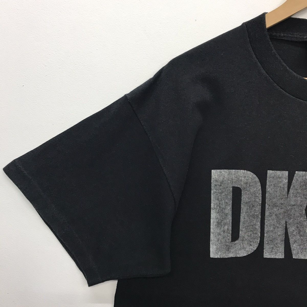 DKNY × Vintage Rare!! Vintage DKNY Big Logo Tees men clothing Size US M / EU 48-50 / 2 - 5 Thumbnail