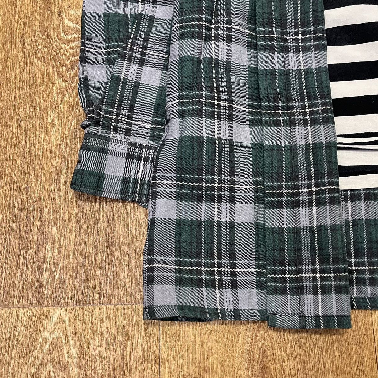 Vintage Vintage 90s Plaid Shirt Grunge Streetwear Oversized Logo XL Size US XL / EU 56 / 4 - 3 Thumbnail