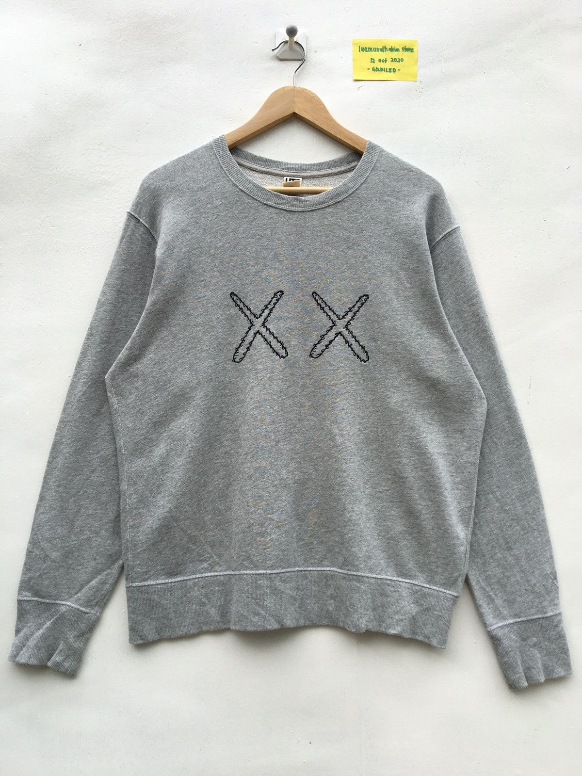 Kaws × Uniqlo Kaws x Uniqlo Sesame Street Grey Crewneck Sweatshirt Size US M / EU 48-50 / 2 - 1 Thumbnail