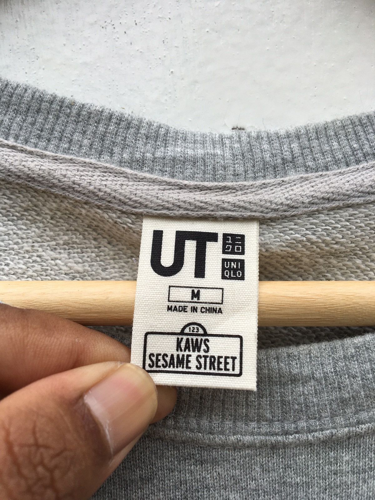 Kaws × Uniqlo Kaws x Uniqlo Sesame Street Grey Crewneck Sweatshirt Size US M / EU 48-50 / 2 - 7 Thumbnail