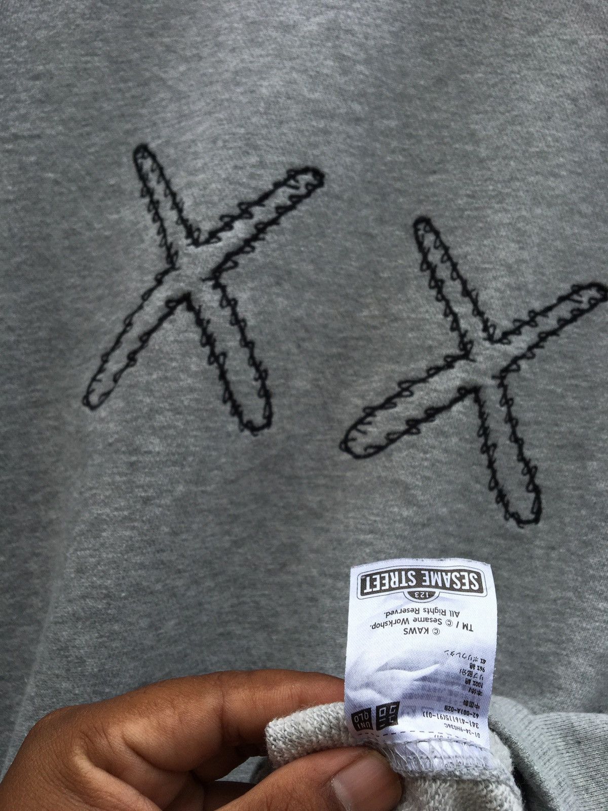 Kaws × Uniqlo Kaws x Uniqlo Sesame Street Grey Crewneck Sweatshirt Size US M / EU 48-50 / 2 - 8 Thumbnail