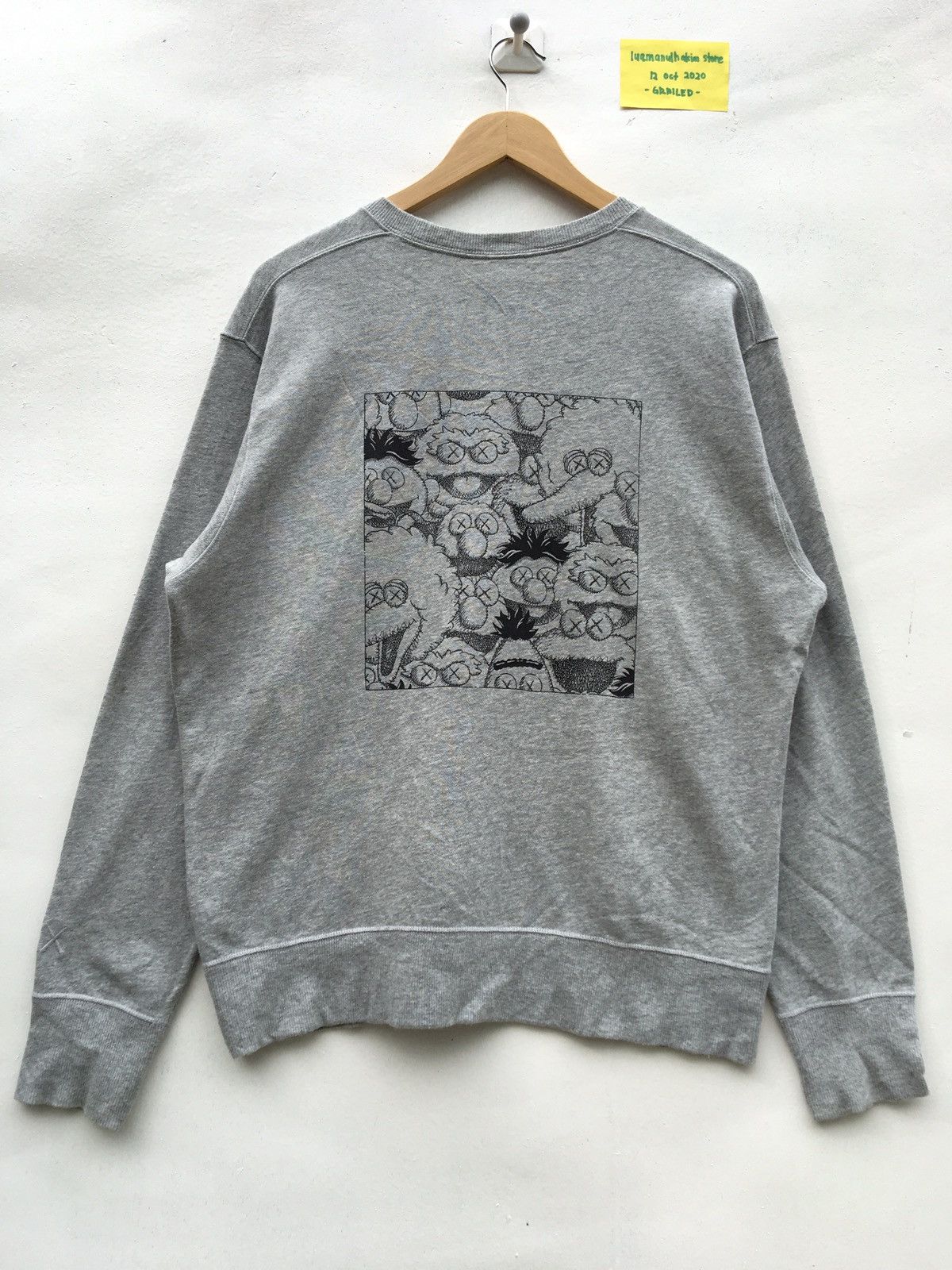 Kaws × Uniqlo Kaws x Uniqlo Sesame Street Grey Crewneck Sweatshirt Size US M / EU 48-50 / 2 - 11 Thumbnail