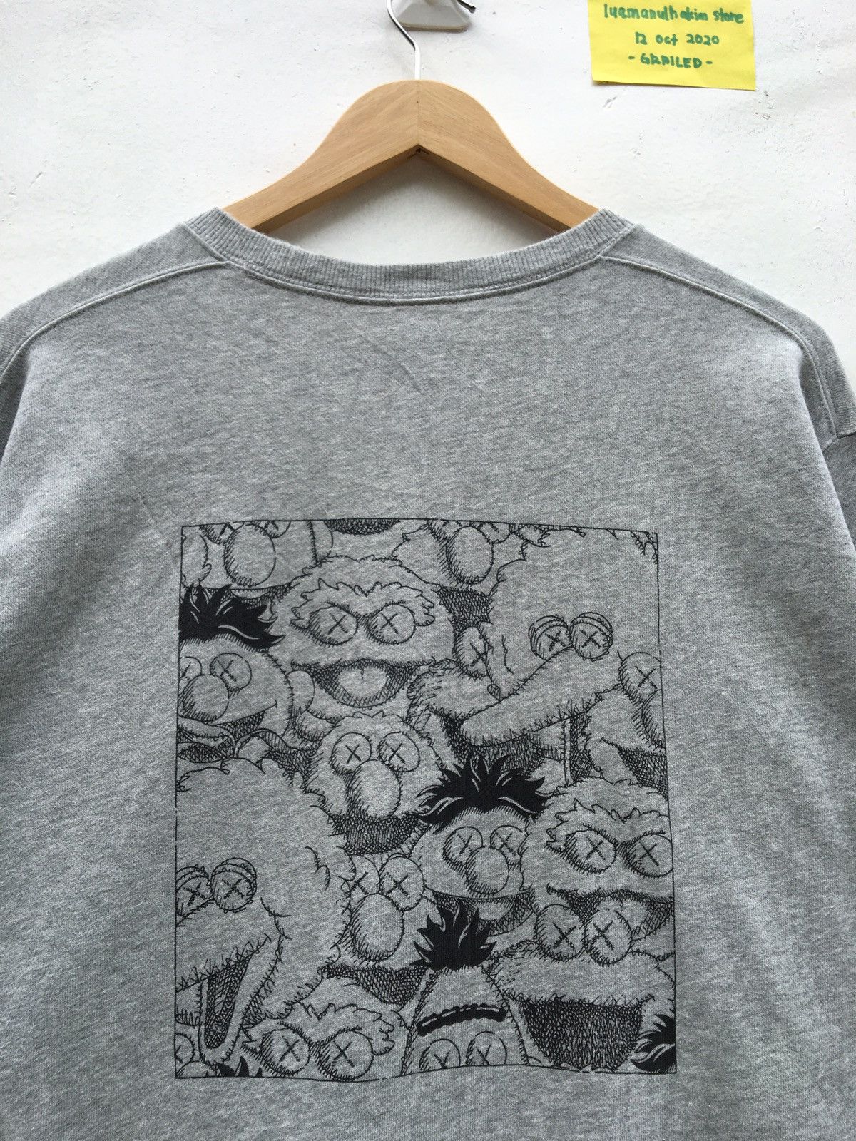 Kaws × Uniqlo Kaws x Uniqlo Sesame Street Grey Crewneck Sweatshirt Size US M / EU 48-50 / 2 - 15 Thumbnail