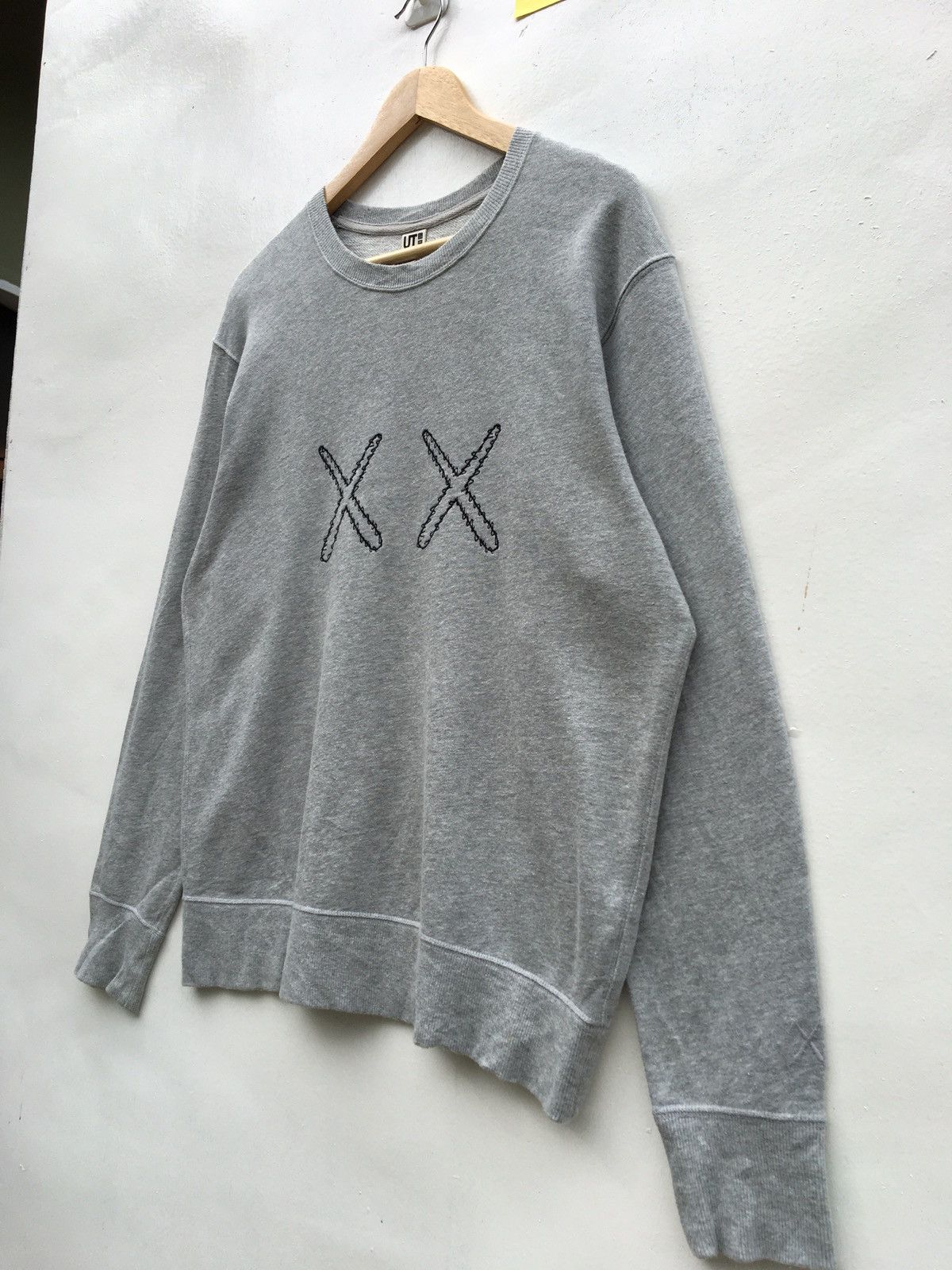 Kaws × Uniqlo Kaws x Uniqlo Sesame Street Grey Crewneck Sweatshirt Size US M / EU 48-50 / 2 - 3 Thumbnail