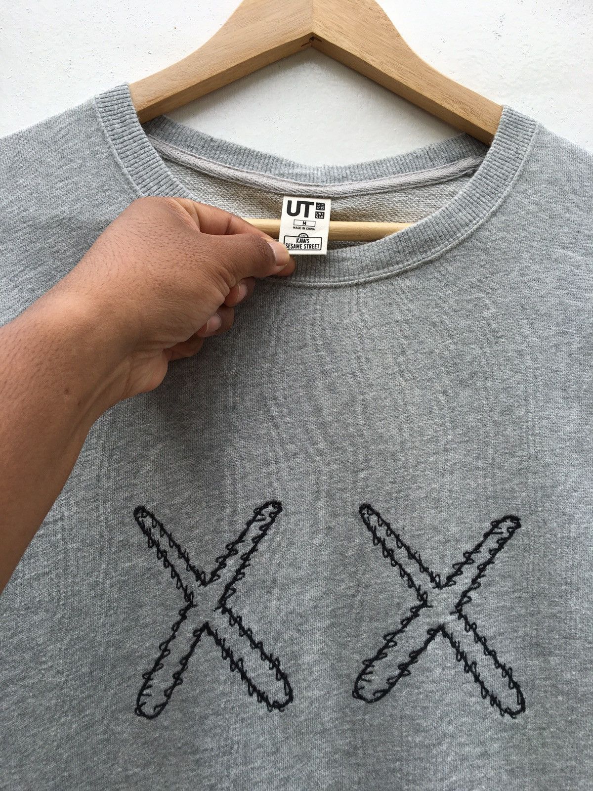 Kaws × Uniqlo Kaws x Uniqlo Sesame Street Grey Crewneck Sweatshirt Size US M / EU 48-50 / 2 - 6 Thumbnail