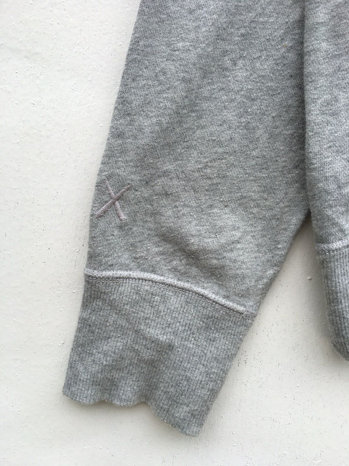 Kaws × Uniqlo Kaws x Uniqlo Sesame Street Grey Crewneck Sweatshirt Size US M / EU 48-50 / 2 - 10 Thumbnail