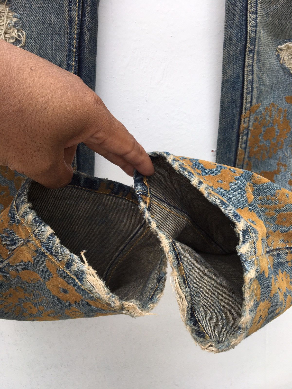 Undercover Rarest Undercover Distressed Denim /Jeans Size US 31 - 11 Thumbnail