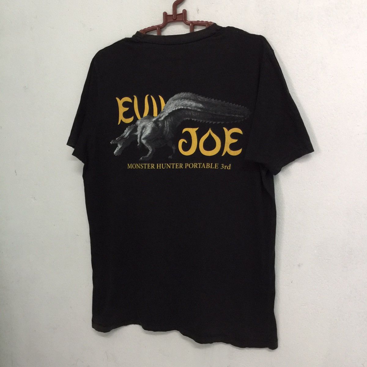 Uniqlo Uniqlo x monster hunter tshirt Size US L / EU 52-54 / 3 - 7 Thumbnail