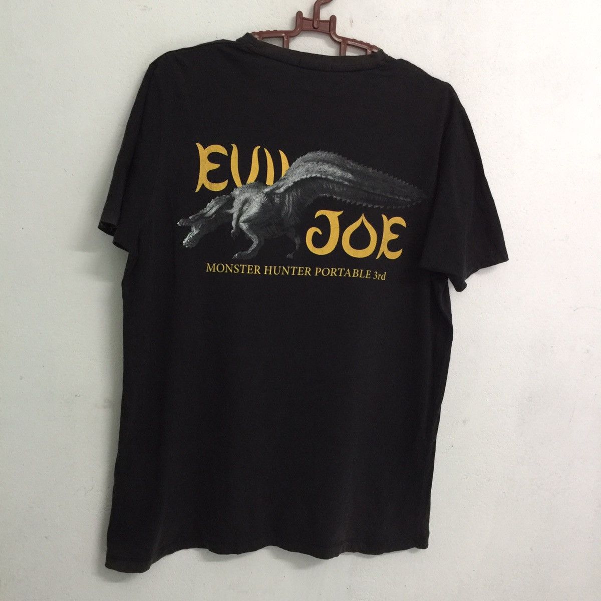 Uniqlo Uniqlo x monster hunter tshirt Size US L / EU 52-54 / 3 - 8 Thumbnail