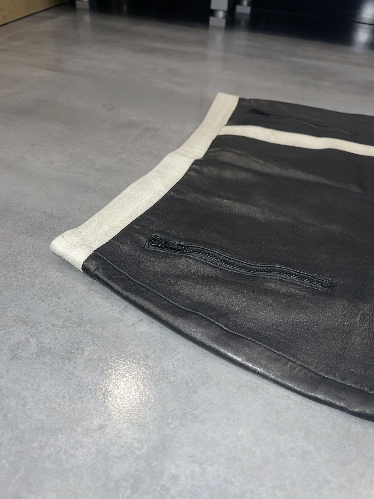 Helmut Lang Helmut Lang Two Tone Black Lamb Leather Skirt Size 28" / US 6 / IT 42 - 5 Thumbnail