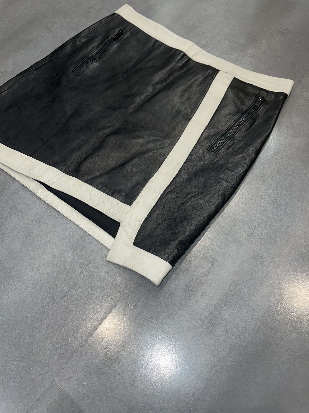 Helmut Lang Helmut Lang Two Tone Black Lamb Leather Skirt Size 28" / US 6 / IT 42 - 2 Thumbnail
