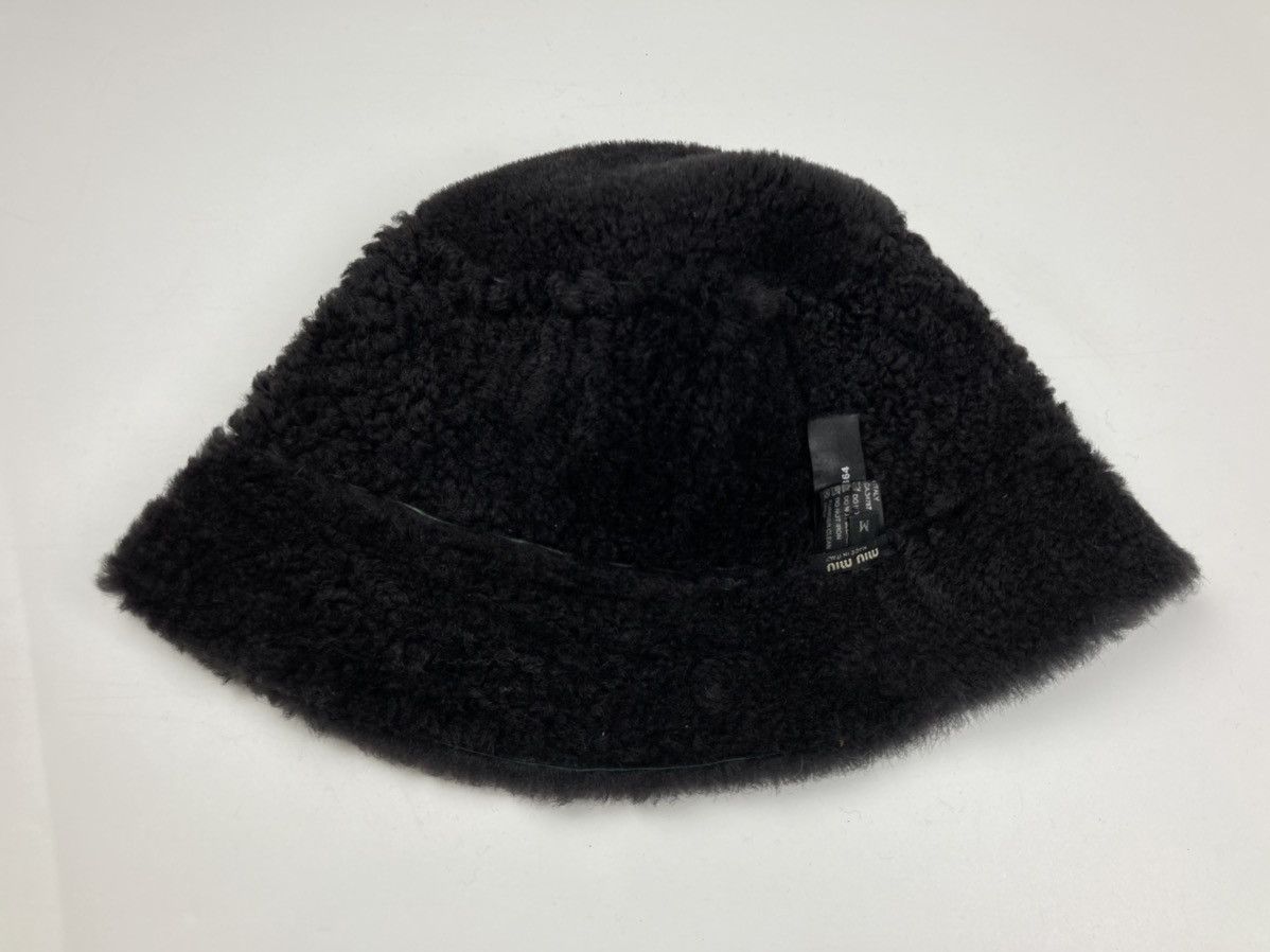Miu Miu MIU MIU for Prada Dyed sheepskin bucket hat Size ONE SIZE - 4 Thumbnail