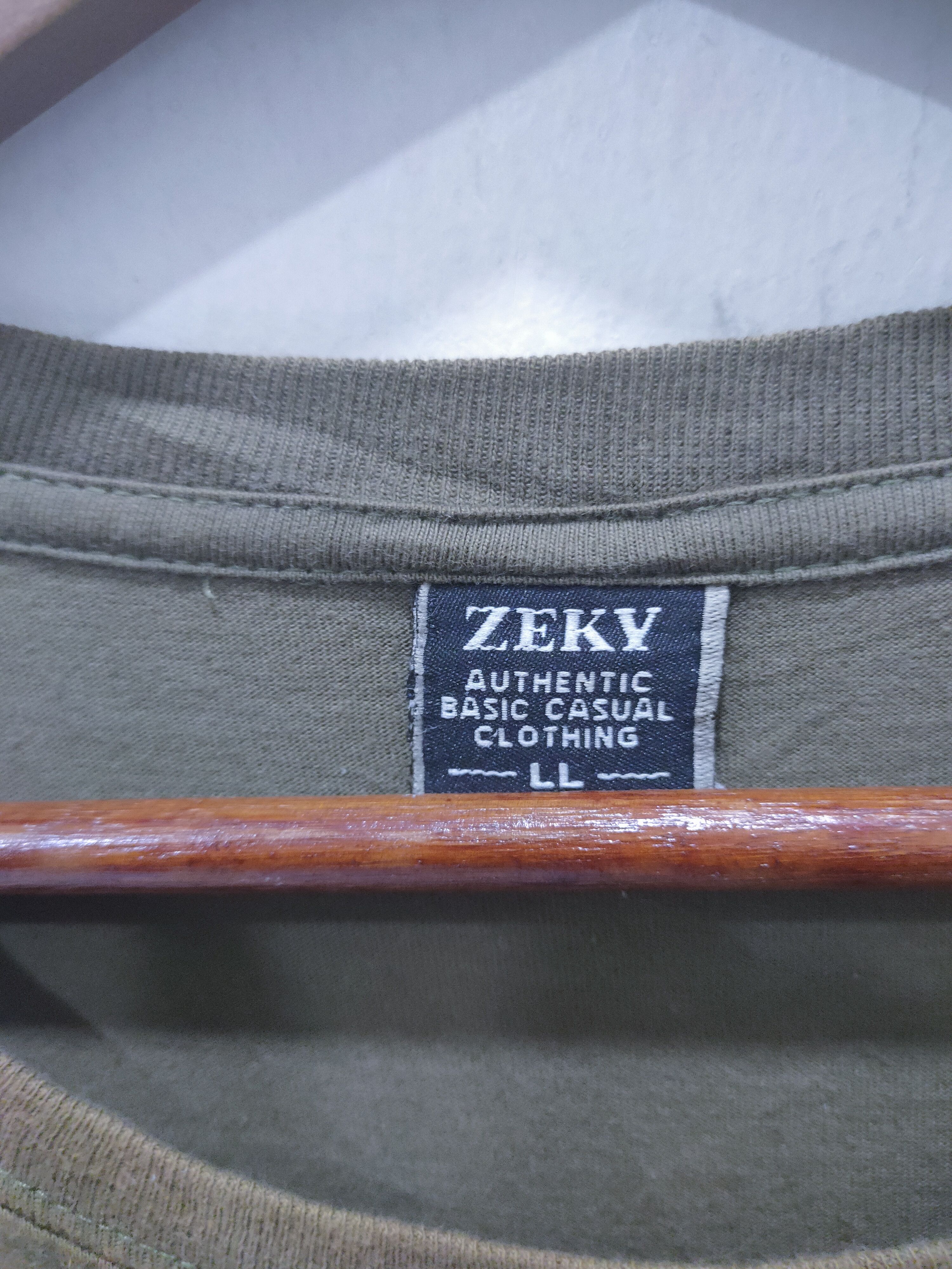 Vintage Vintage ZEKY 3quarter US Army Force Camo Outdoor SweatShirt Size US XL / EU 56 / 4 - 6 Thumbnail