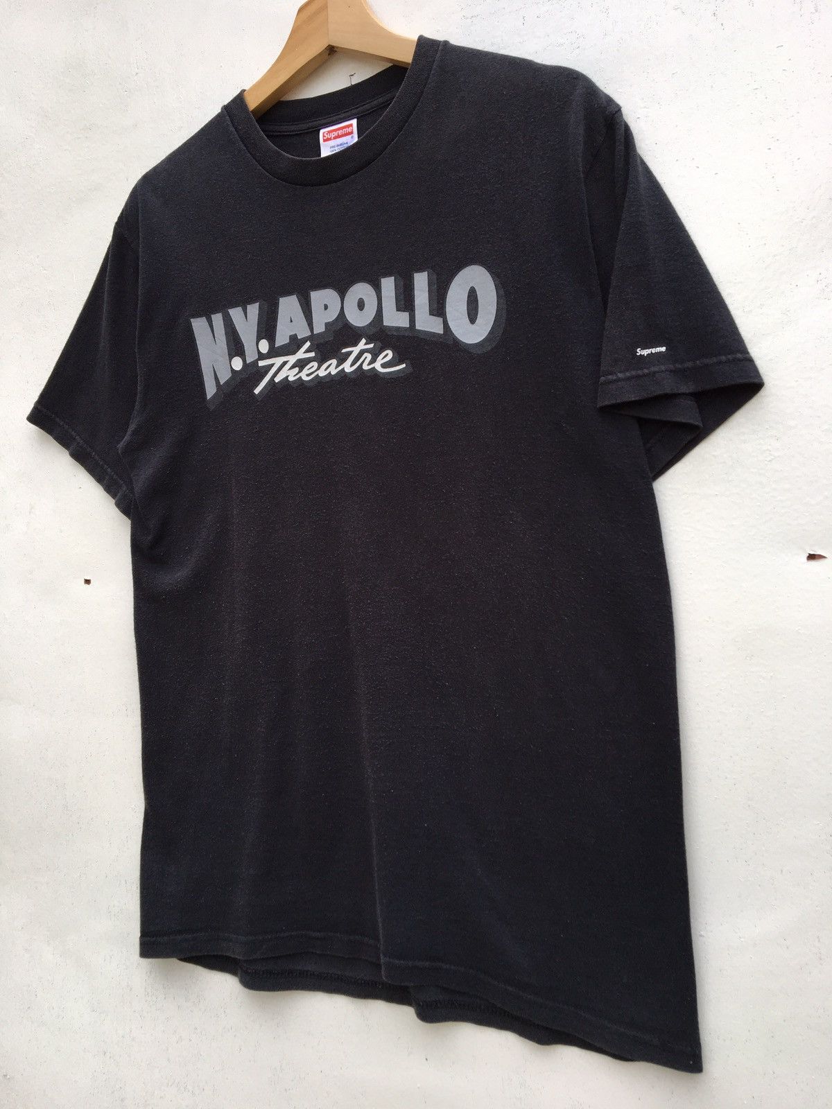 Supreme Vintage Supreme 2001 Supreme New York Ny Apollo Theatre Tee Size US M / EU 48-50 / 2 - 4 Thumbnail