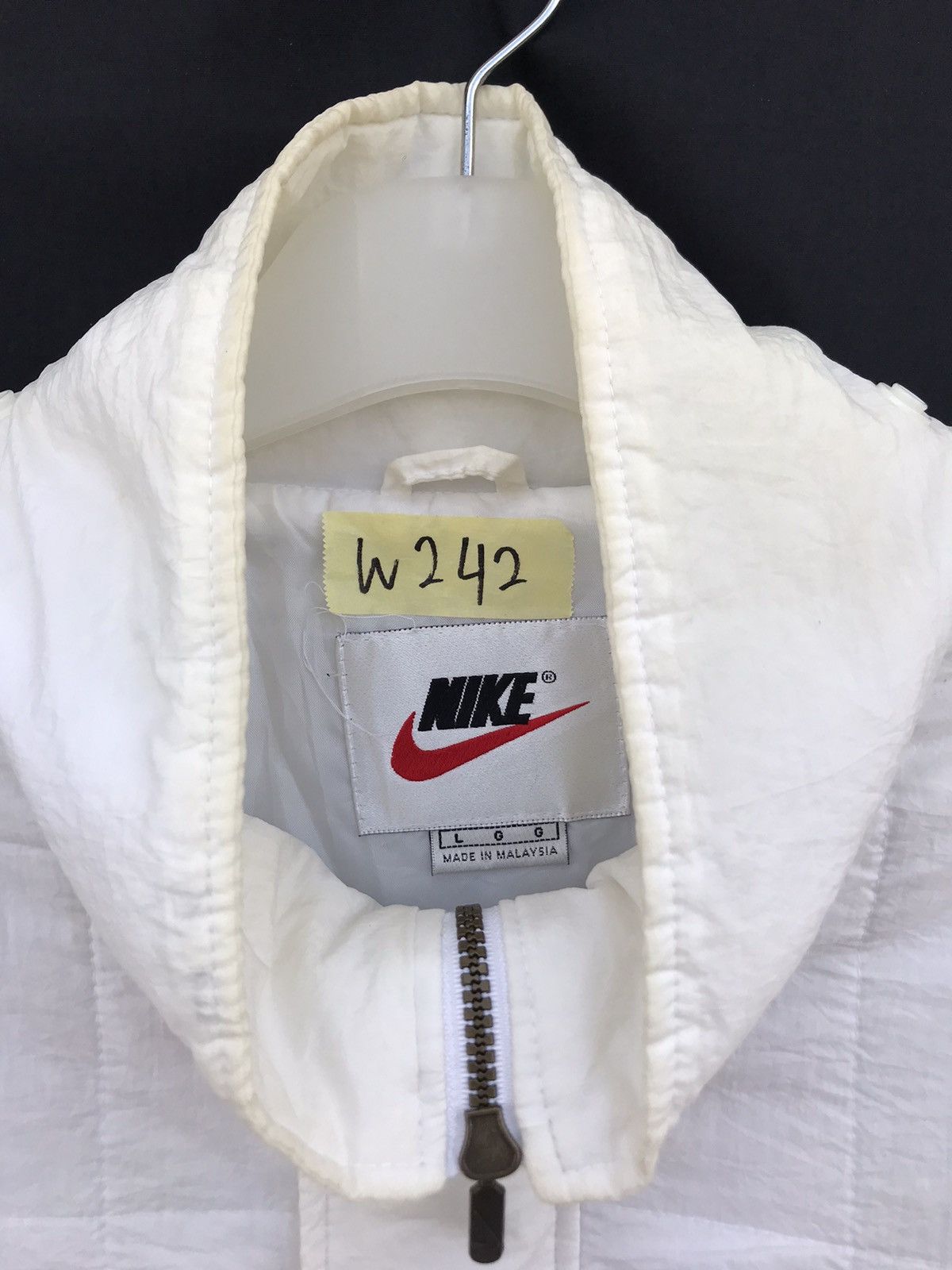 Nike Vintage Nike Puffer Jacket Size US L / EU 52-54 / 3 - 3 Thumbnail