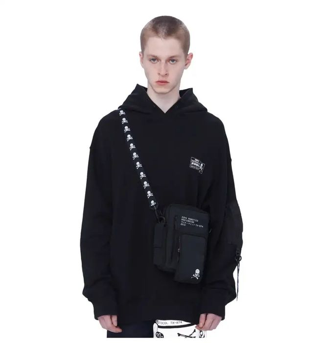 Mastermind sling outlet bag