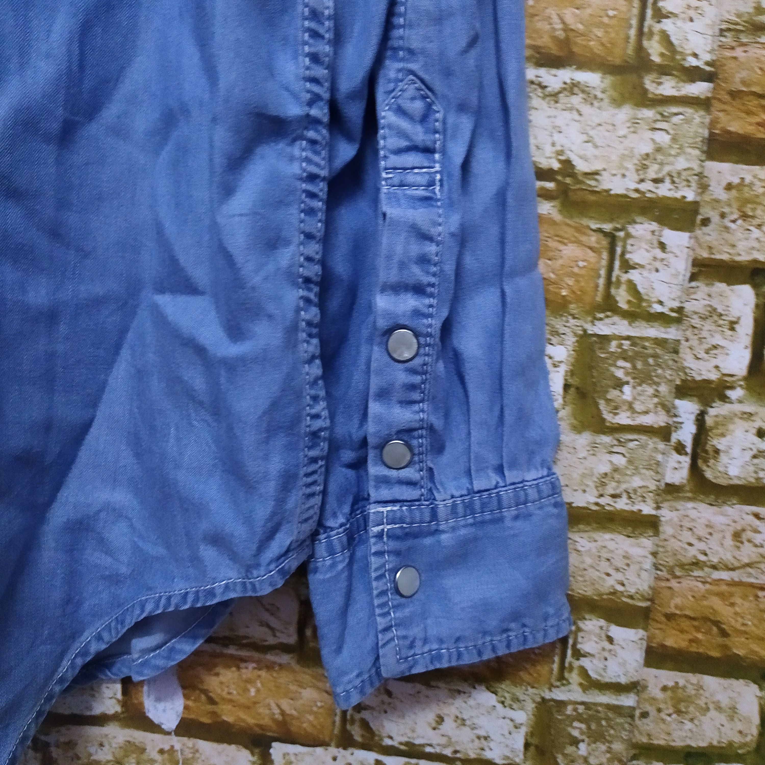 Japanese Brand JOHNNY WOLF DISTRESSED PEARL DENIM SHIRT (D79) Size US M / EU 48-50 / 2 - 8 Thumbnail