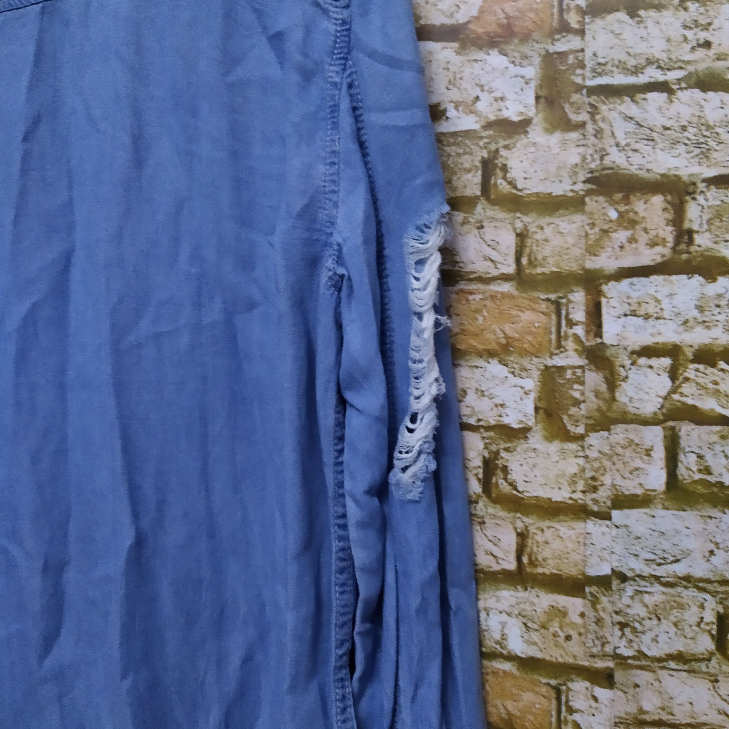 Japanese Brand JOHNNY WOLF DISTRESSED PEARL DENIM SHIRT (D79) Size US M / EU 48-50 / 2 - 7 Thumbnail