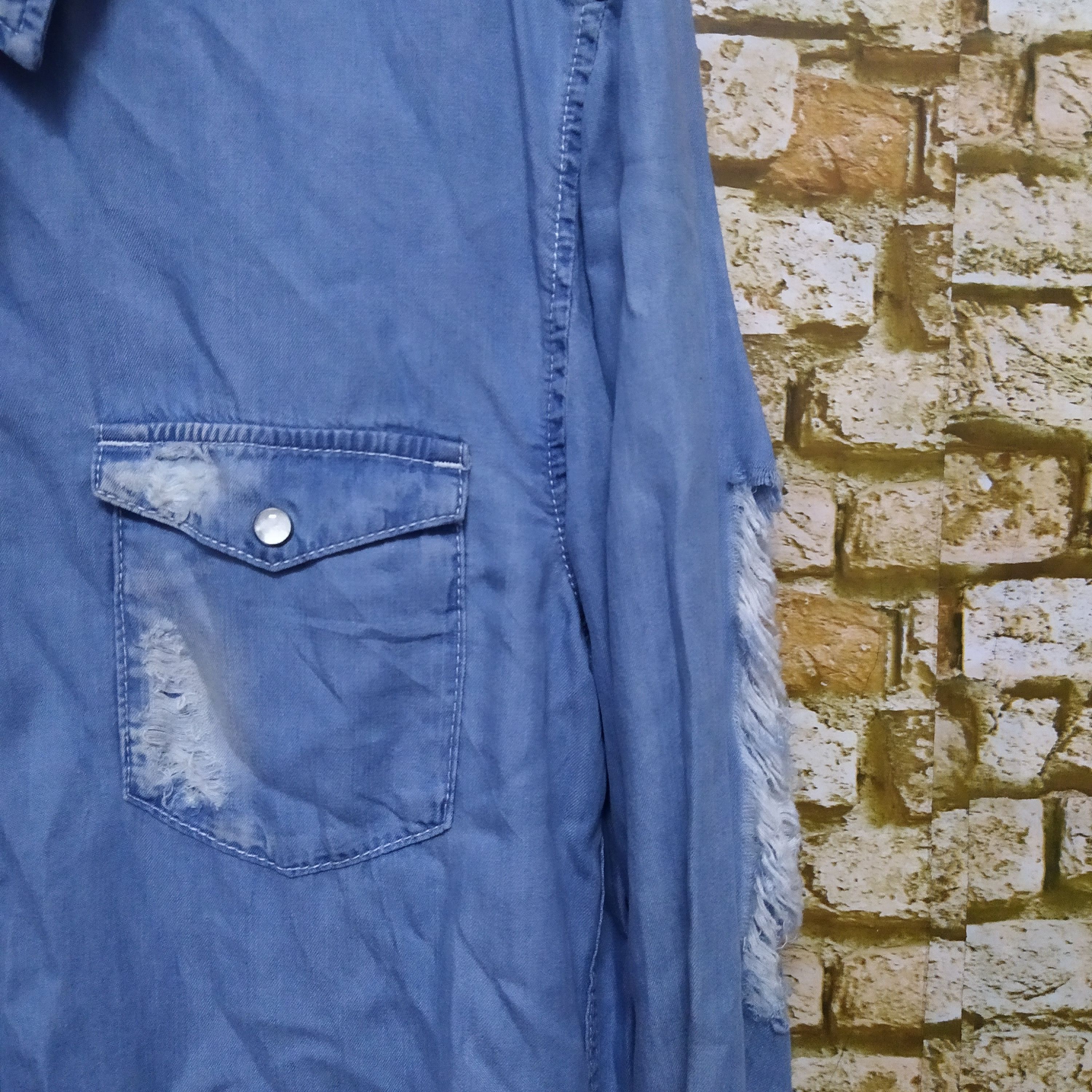 Japanese Brand JOHNNY WOLF DISTRESSED PEARL DENIM SHIRT (D79) Size US M / EU 48-50 / 2 - 3 Thumbnail
