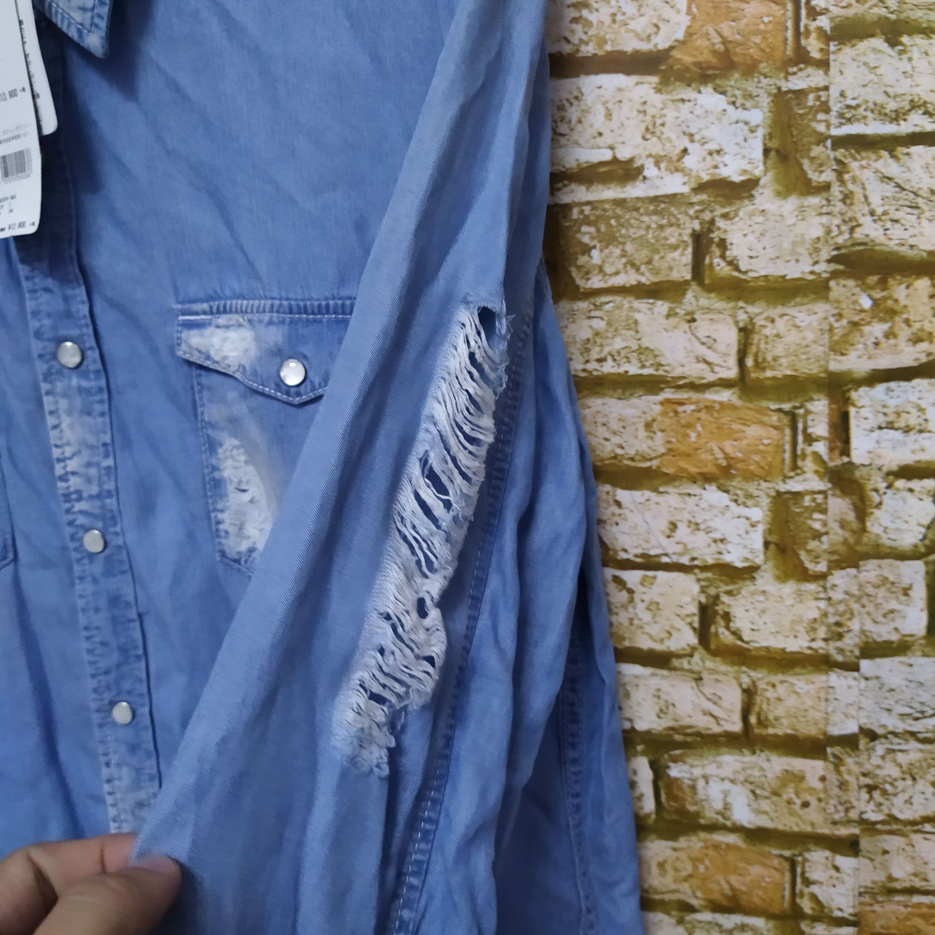 Japanese Brand JOHNNY WOLF DISTRESSED PEARL DENIM SHIRT (D79) Size US M / EU 48-50 / 2 - 4 Thumbnail