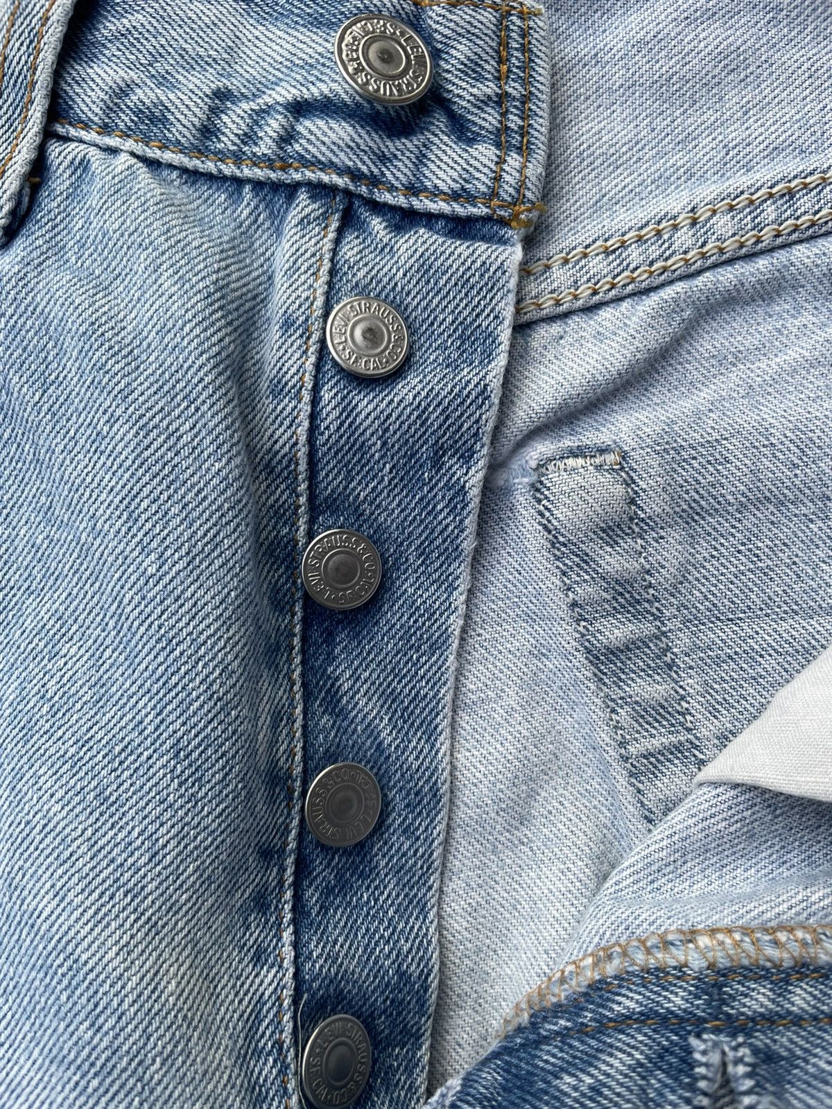 Le Grande Bleu (L.G.B.) Levis 501 e Usa Vintage 1995 Aging Distressed Denim Size US 30 / EU 46 - 22 Thumbnail