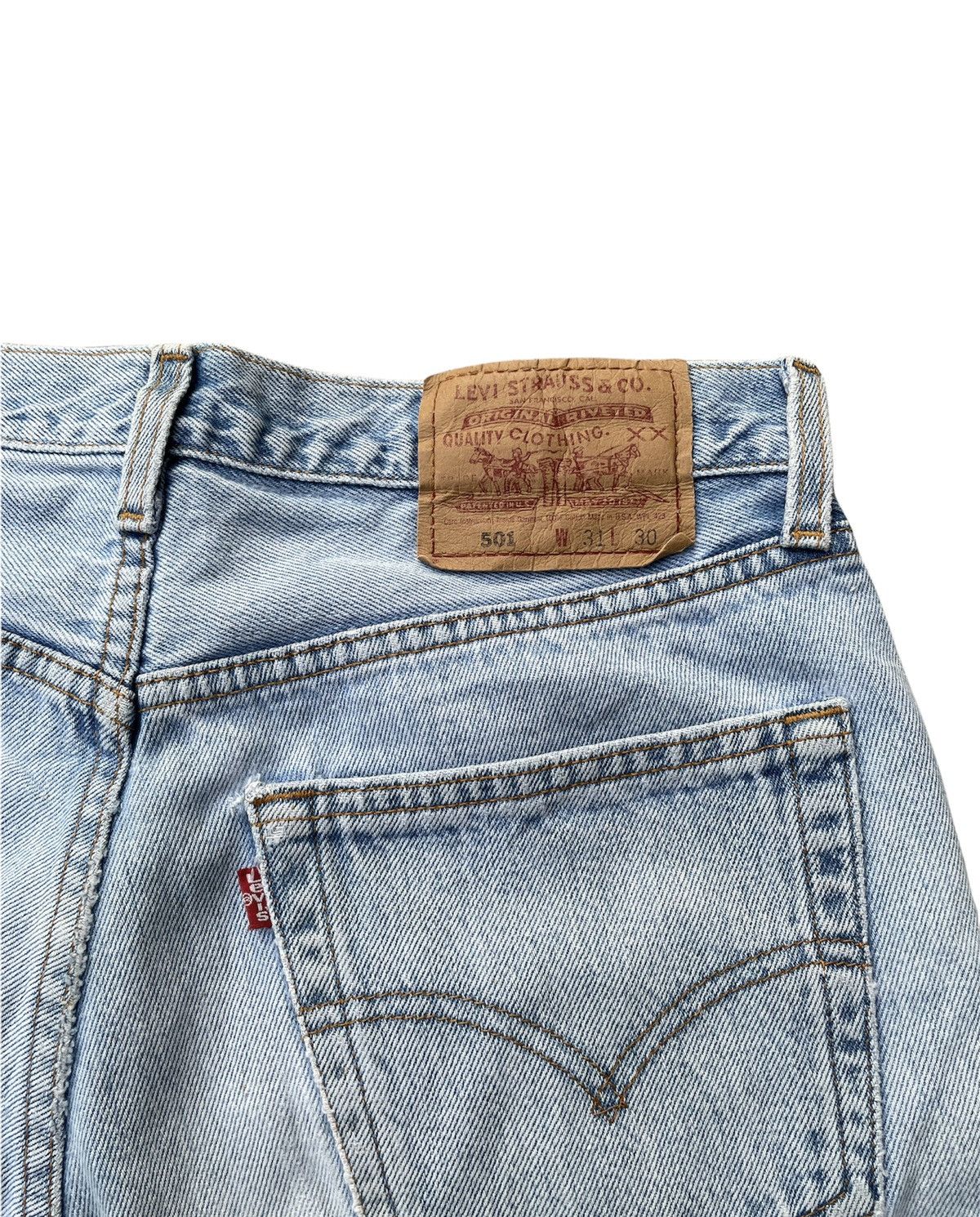 Le Grande Bleu (L.G.B.) Levis 501 e Usa Vintage 1995 Aging Distressed Denim Size US 30 / EU 46 - 12 Thumbnail