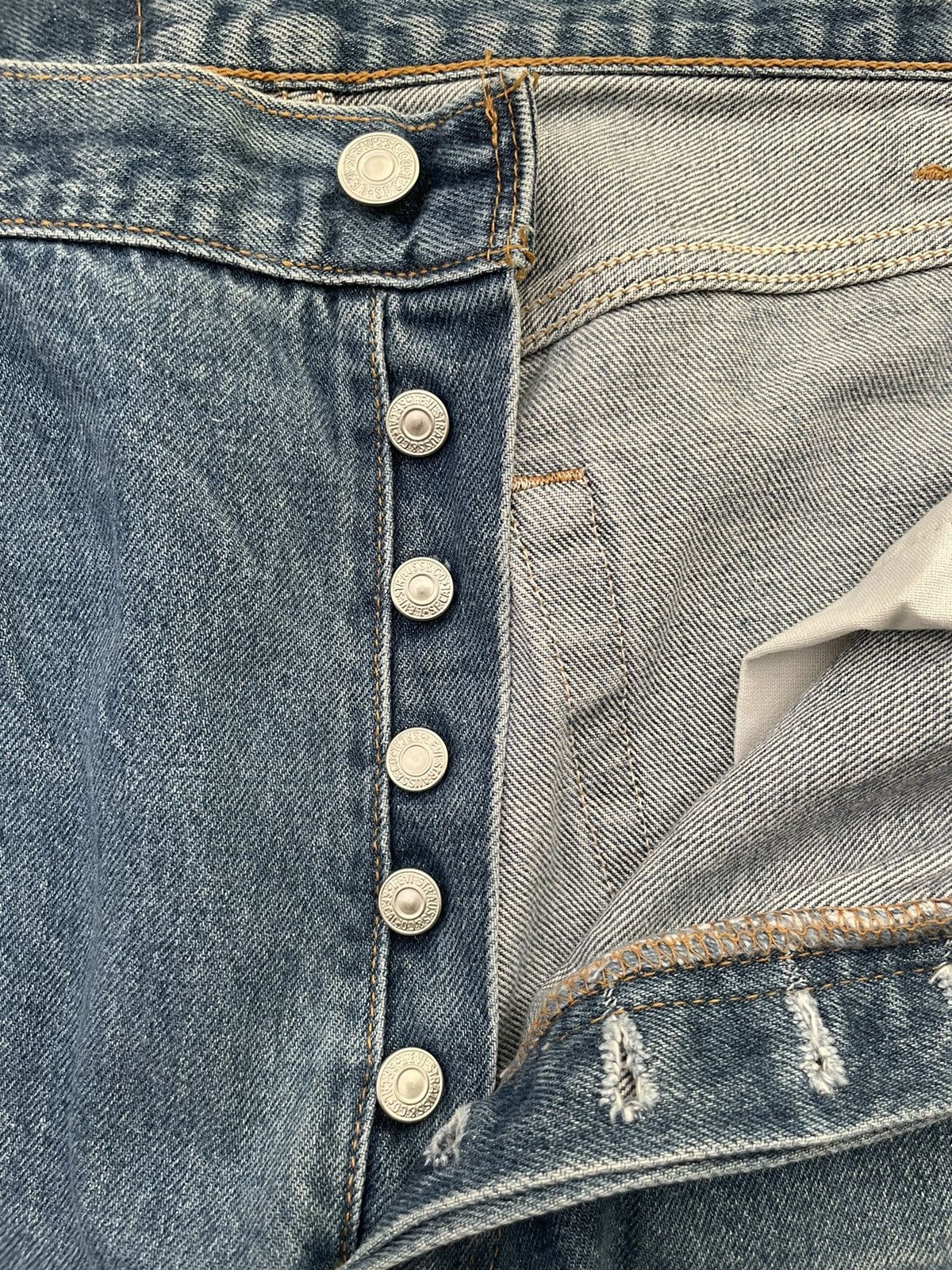 Le Grande Bleu (L.G.B.) Vintage Levi’s 501XX 1999 Usa Aging Wash Denim Size US 38 / EU 54 - 16 Thumbnail