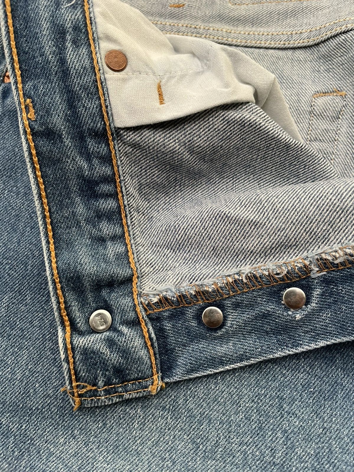 Le Grande Bleu (L.G.B.) Vintage Levi’s 501XX 1999 Usa Aging Wash Denim Size US 38 / EU 54 - 13 Thumbnail