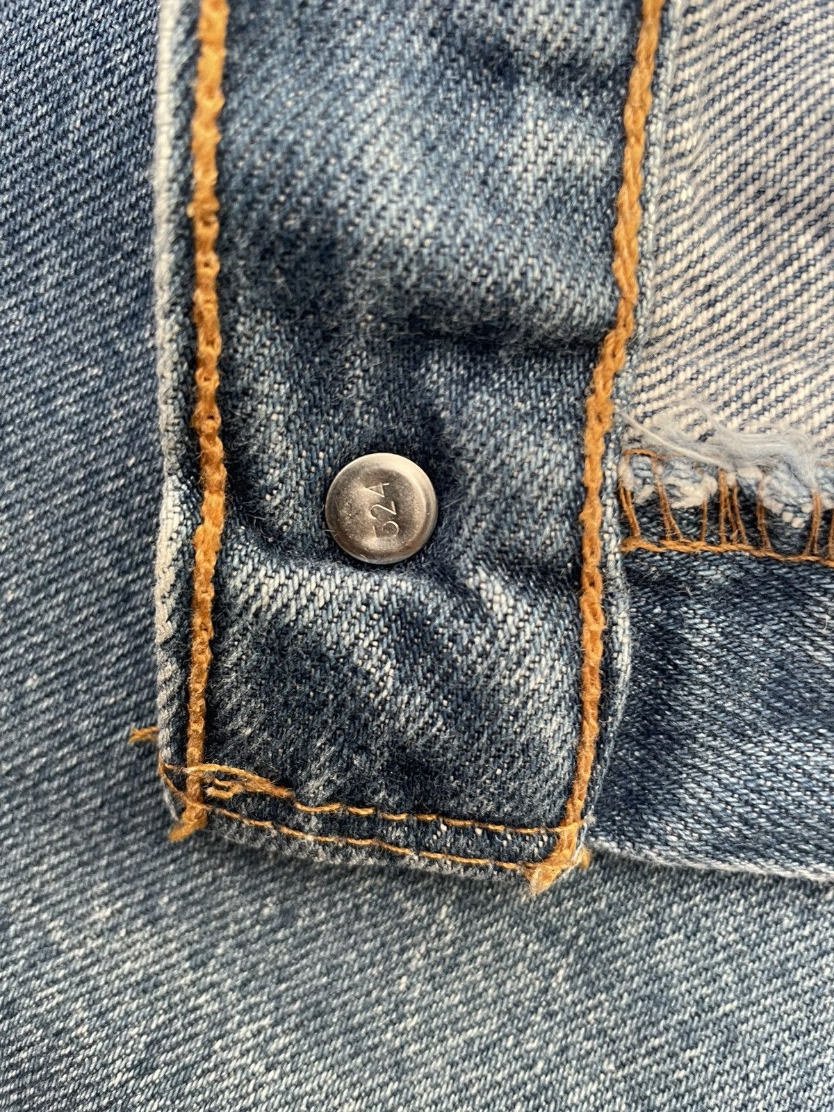 Le Grande Bleu (L.G.B.) Vintage Levi’s 501XX 1999 Usa Aging Wash Denim Size US 38 / EU 54 - 12 Thumbnail