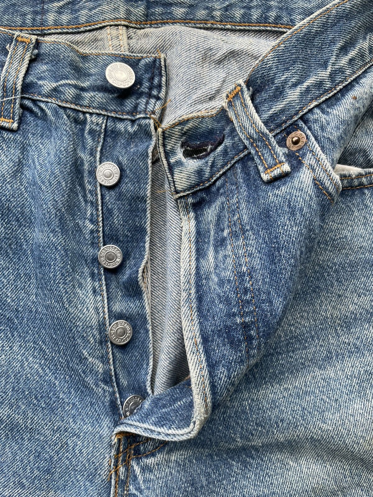 Levi's Vintage Levis 501 1988 Usa Aging Faded Wash Denim Size US 31 - 22 Thumbnail