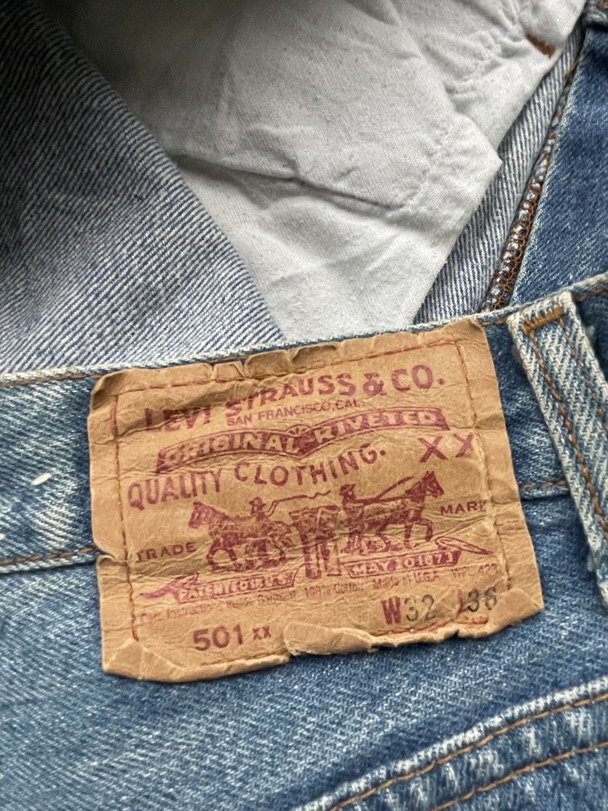 Levi's Vintage Levi’s 501XX e 1990 Aging Faded Wash Size US 31 - 9 Thumbnail