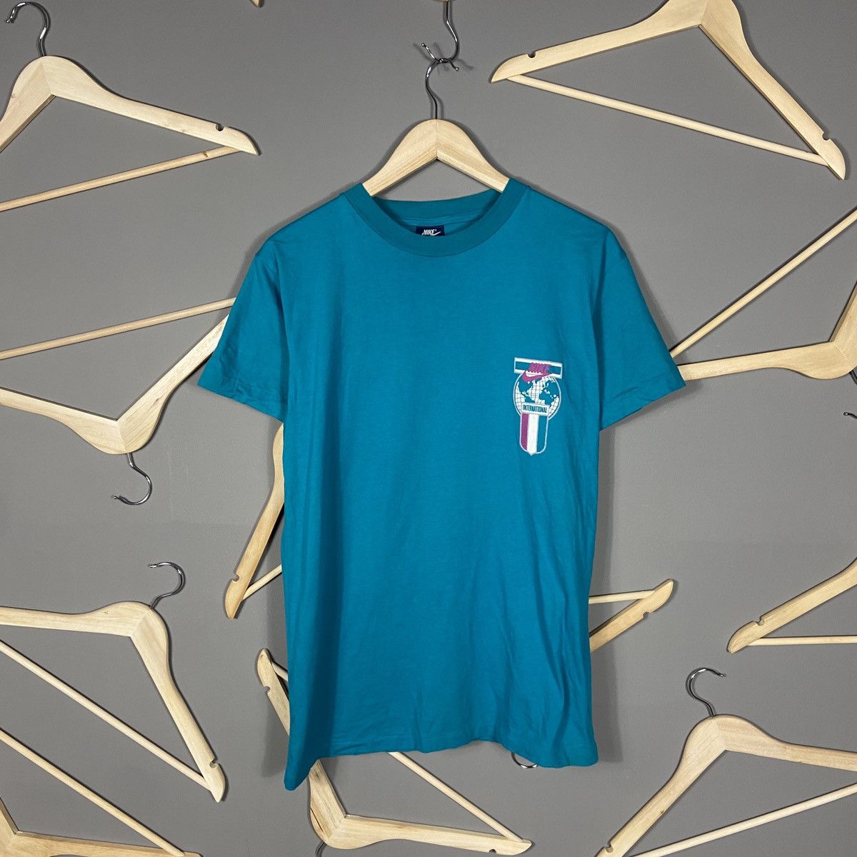 Vintage Vintage 80s Nike International T-shirt Size US M / EU 48-50 / 2 - 2 Thumbnail