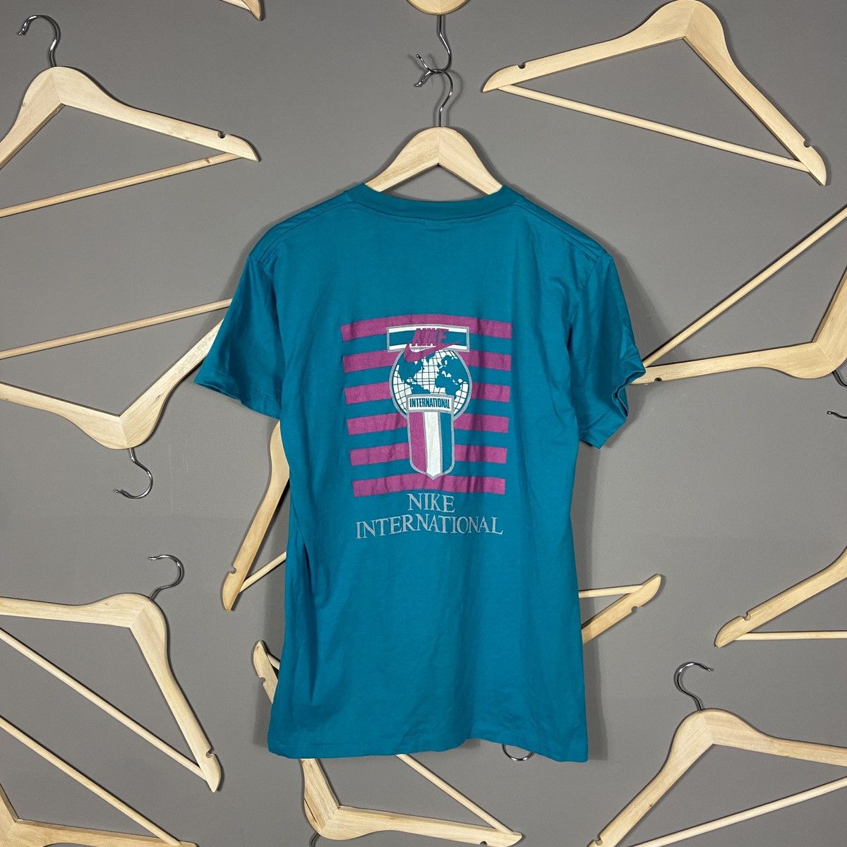 Vintage Vintage 80s Nike International T-shirt Size US M / EU 48-50 / 2 - 1 Thumbnail