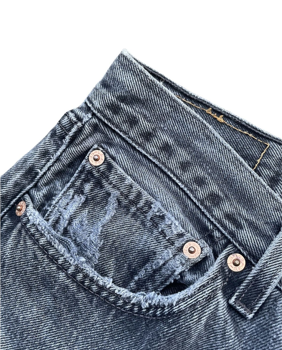 Levi's × Vintage Vintage Levi’s 501 e 1999 Usa Aging Distressed Denim Size US 31 - 6 Thumbnail