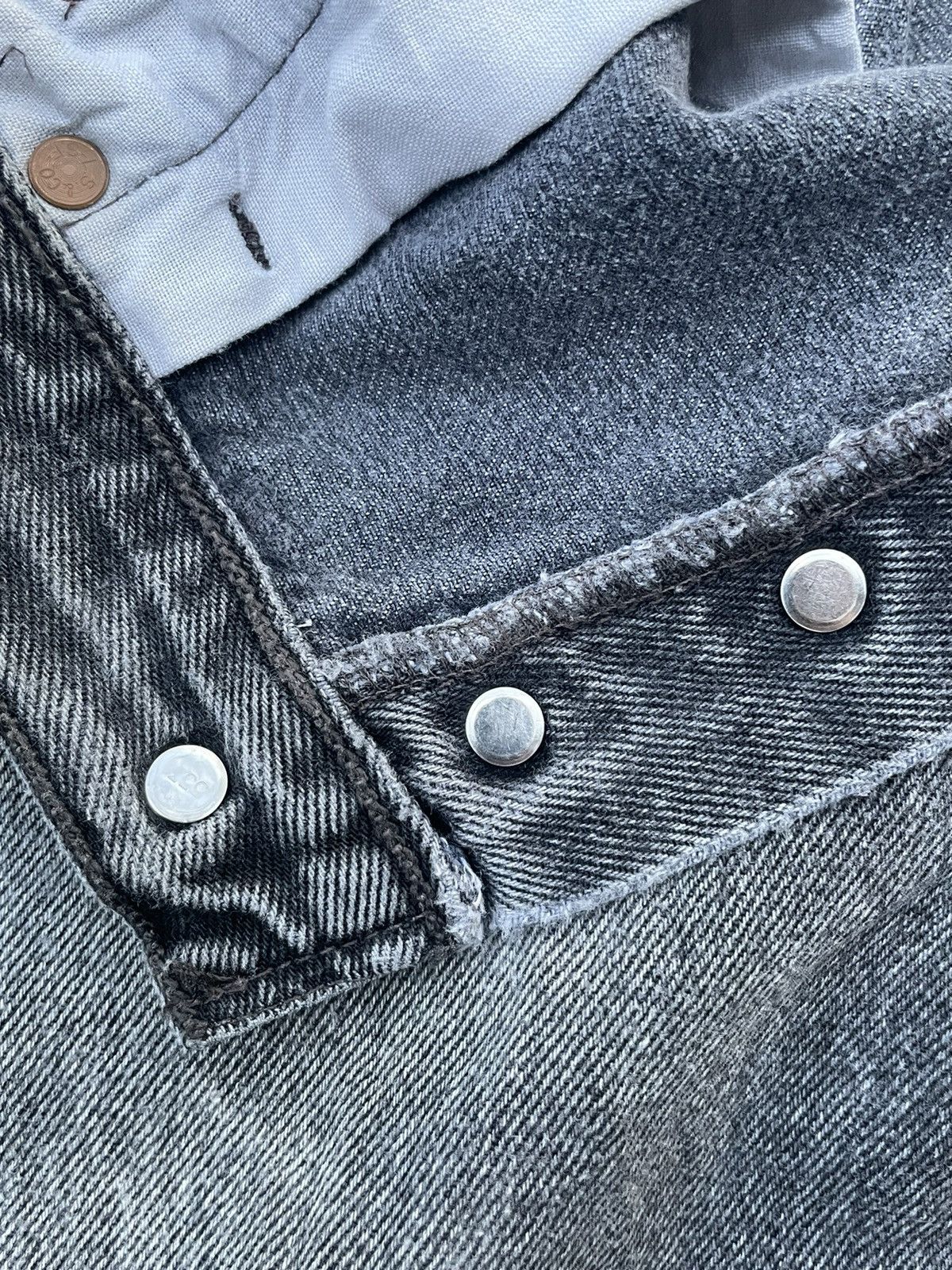Levi's × Vintage Vintage Levi’s 501 e 1999 Usa Aging Distressed Denim Size US 31 - 14 Thumbnail