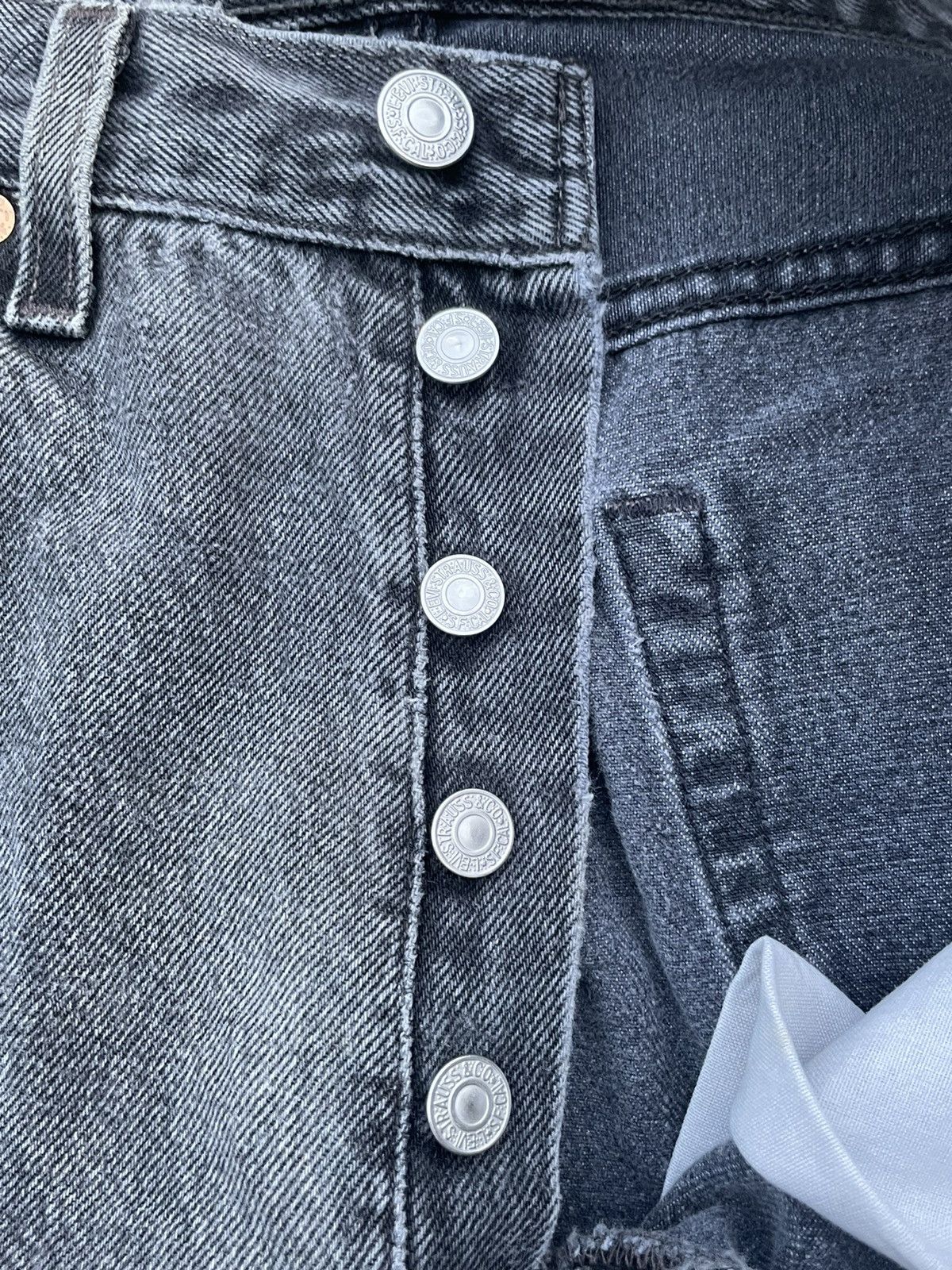 Levi's × Vintage Vintage Levi’s 501 e 1999 Usa Aging Distressed Denim Size US 31 - 16 Thumbnail