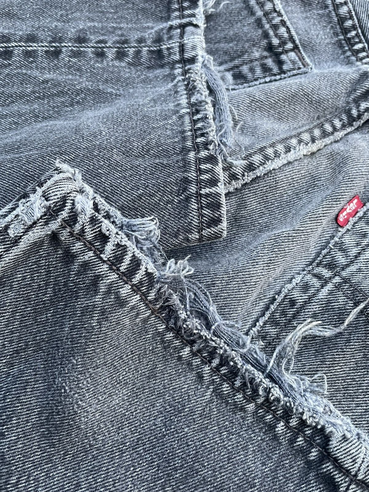 Levi's × Vintage Vintage Levi’s 501 e 1999 Usa Aging Distressed Denim Size US 31 - 11 Thumbnail