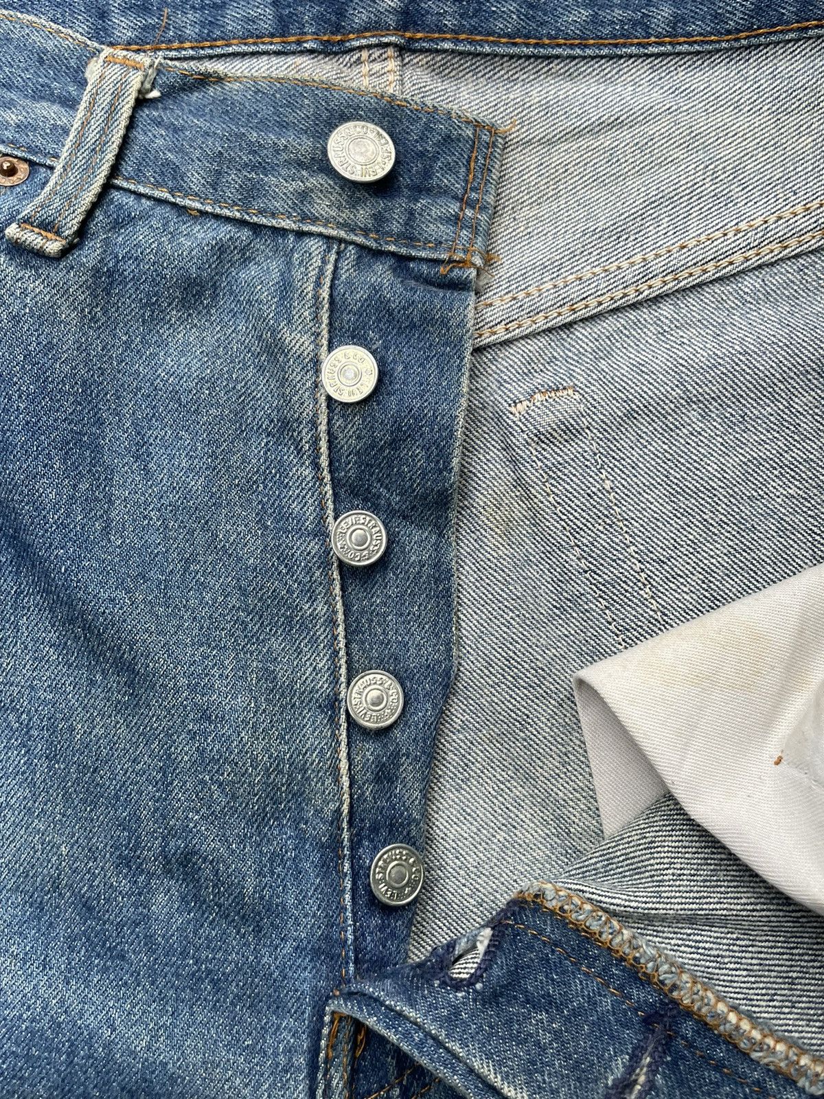 Levi's Vintage 1983 Levis 501 e Usa Faded Distresed Size US 33 - 20 Thumbnail