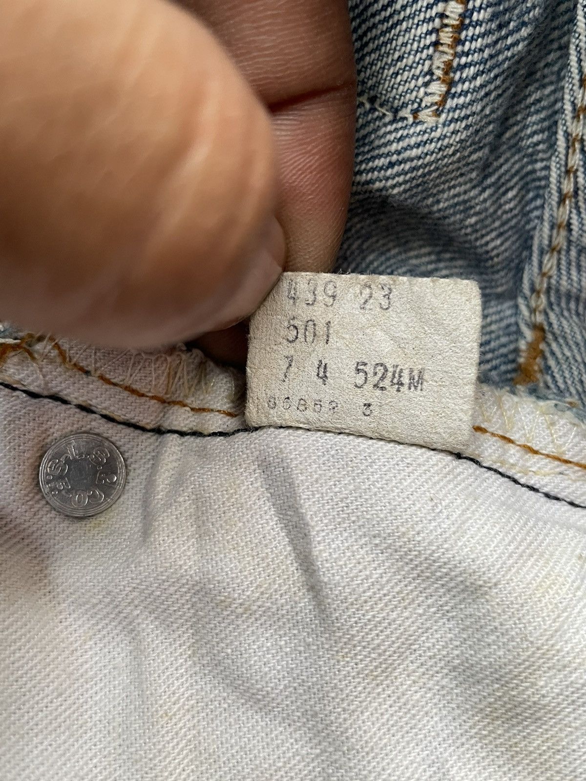 Levi's Vintage 1983 Levis 501 e Usa Faded Distresed Size US 33 - 15 Thumbnail
