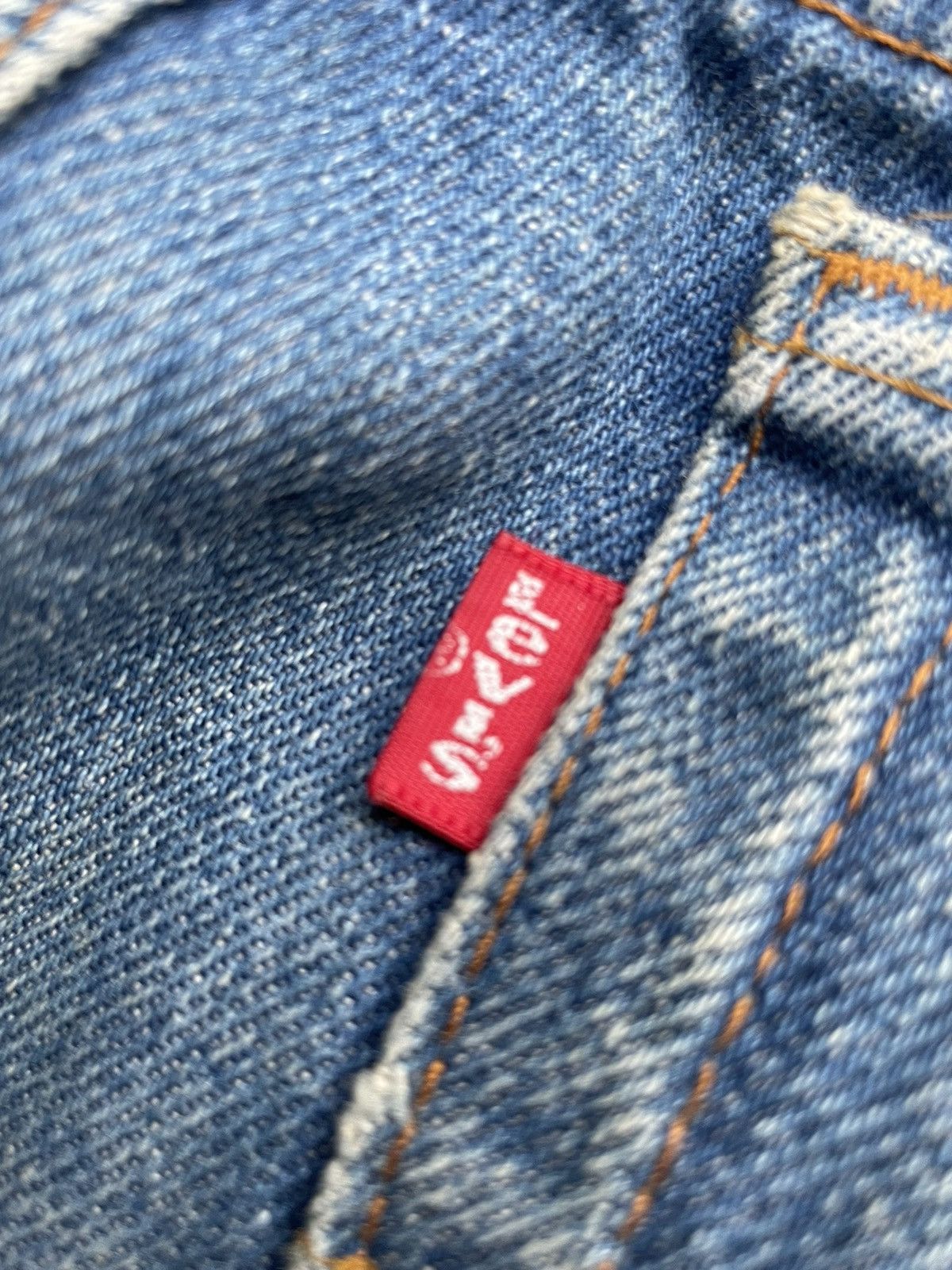 Levi's Vintage 1983 Levis 501 e Usa Faded Distresed Size US 33 - 14 Thumbnail