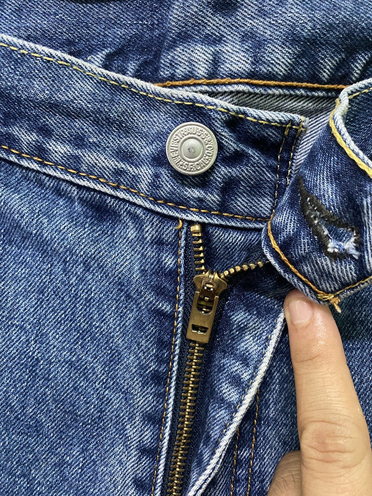 Levi's × Levi's Vintage Clothing × Vintage Levi's 550 Blue Denim Distressed Jeans - L9 Size US 40 / EU 56 - 10 Thumbnail