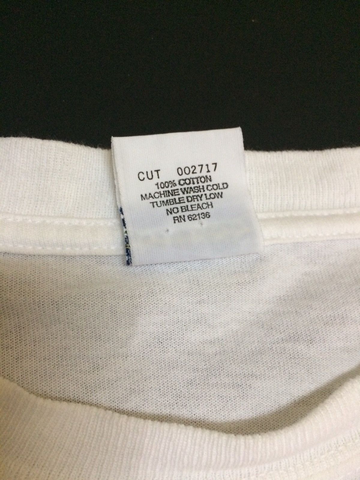 Guess × Vintage Vintage 90’s Guess Usa Copyright 1996 Tshirt Size US L / EU 52-54 / 3 - 4 Thumbnail