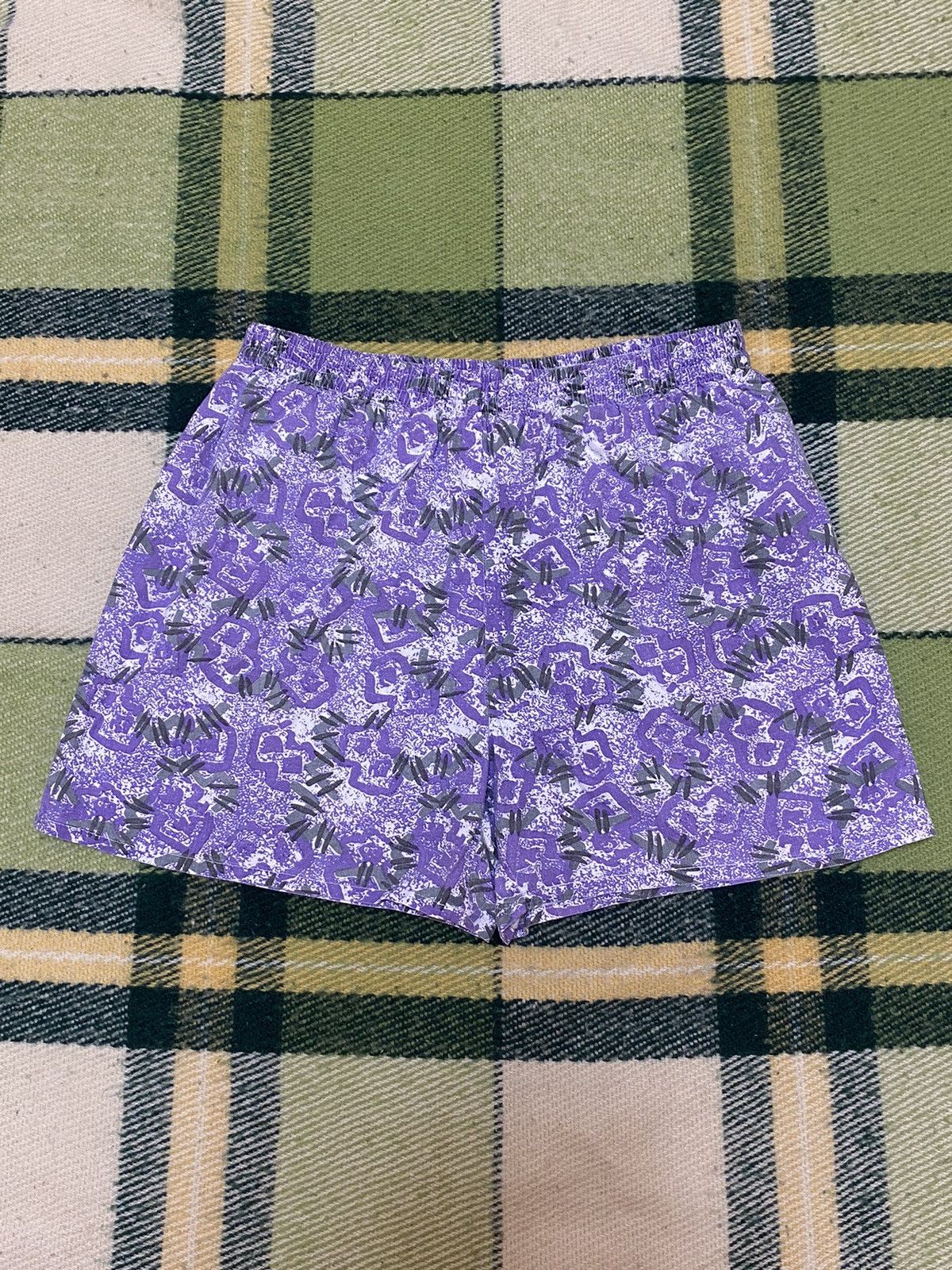 Vintage Vintage 90s art shorts streetwear Hawaiian style size L Size US 34 / EU 50 - 1 Thumbnail