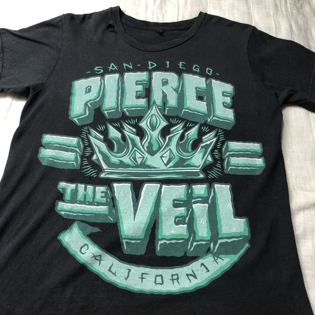 Band Tees Thrashed Faded Pierce The Veil Band T Shirt Size US S / EU 44-46 / 1 - 1 Thumbnail