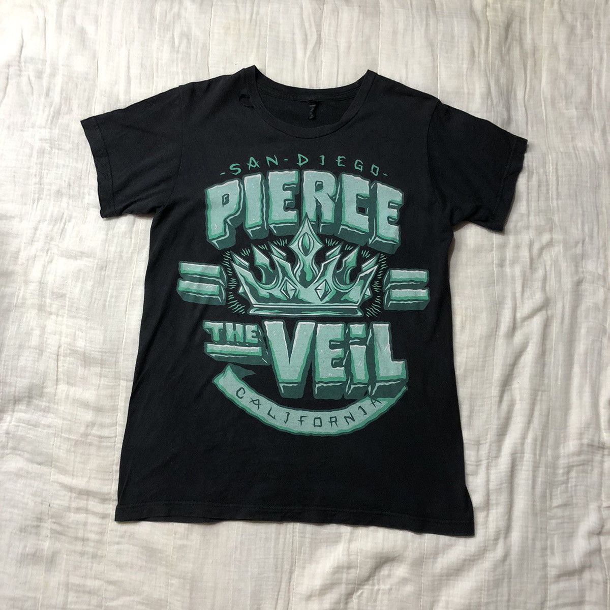 Band Tees Thrashed Faded Pierce The Veil Band T Shirt Size US S / EU 44-46 / 1 - 2 Thumbnail