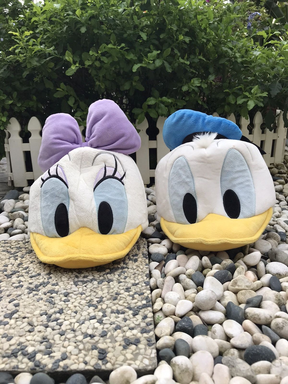 Disney × Japanese Brand COUPLE SET 💥 DONALD DUCK & DAISY WITH PLUSH BODY CAP HAT Size ONE SIZE - 1 Thumbnail